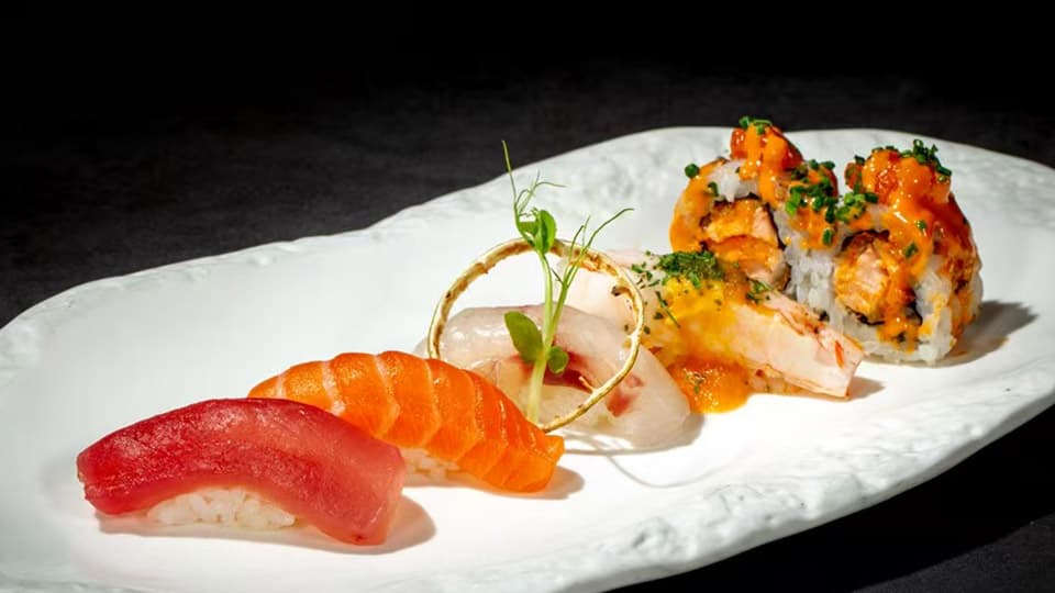 Seleção de sushi Okira