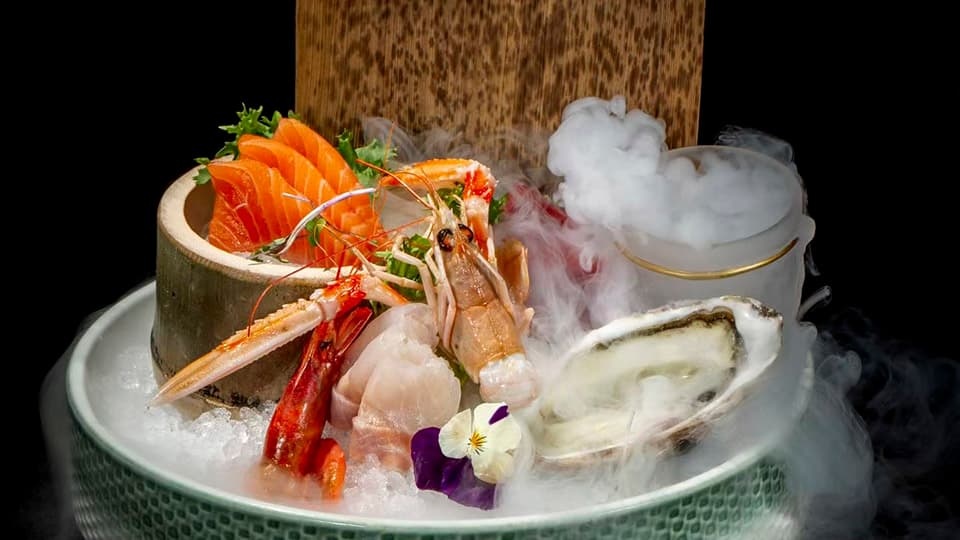 Seleção premium de sashimi e marisco
