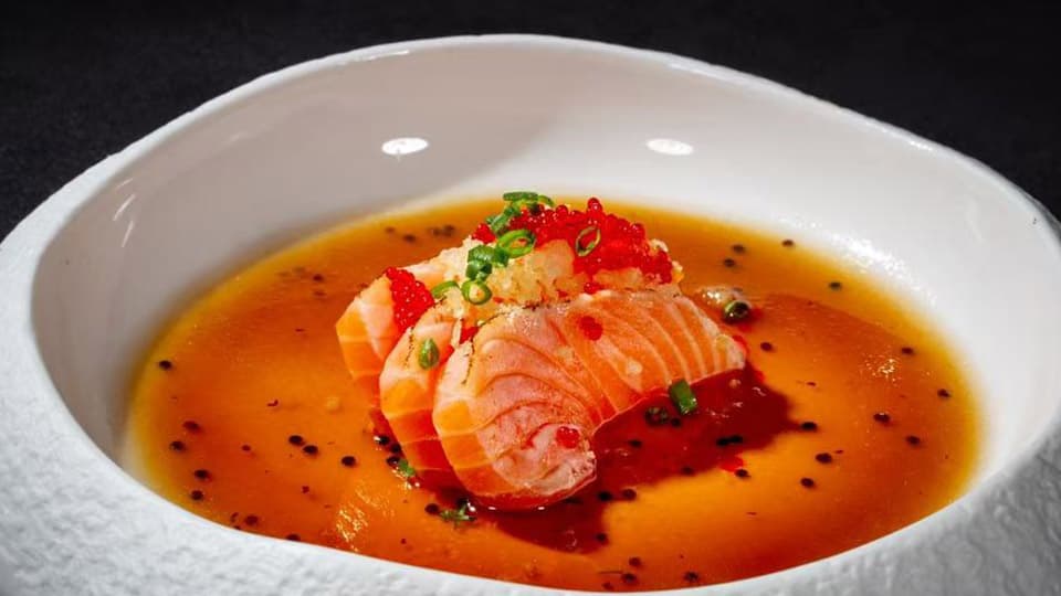 Salmão braseado em molho cítrico