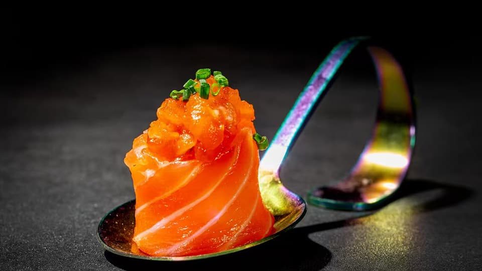 Salmão picante na colher