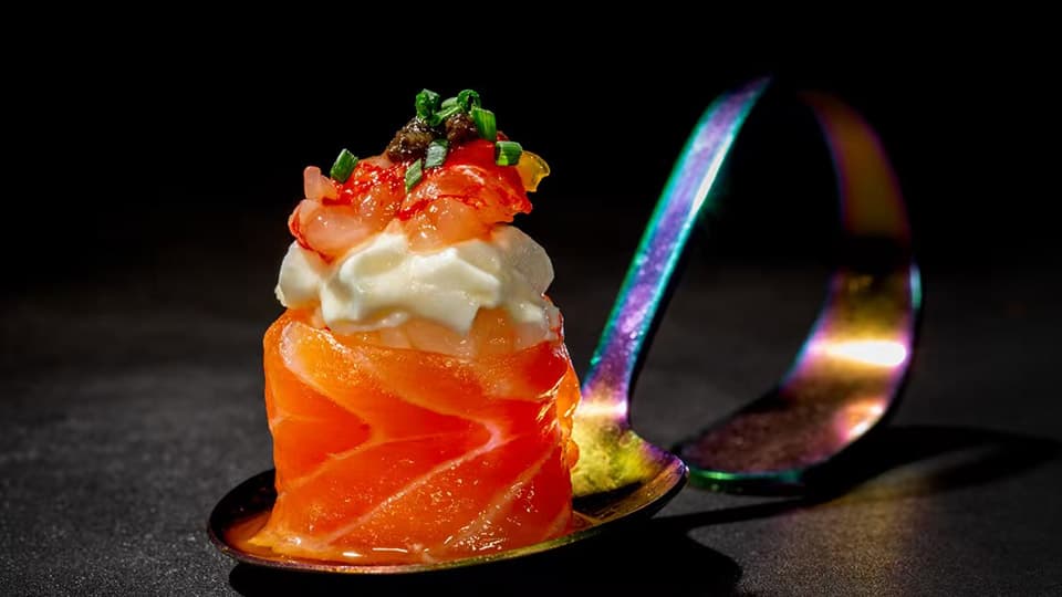 Salmão com queijo creme na colher