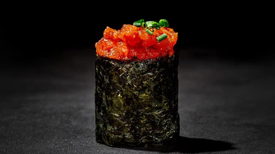 Gunkan de atum picante
